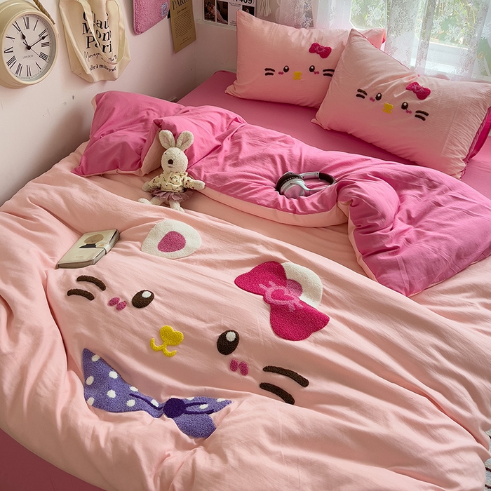 91家纺网 家纺一手货源 找家纺 2024新款水洗棉毛巾绣四件套系列 晚安猫咪粉