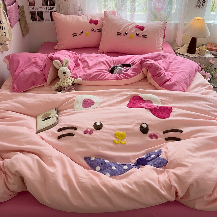 91家纺网 家纺一手货源 找家纺 2024新款水洗棉毛巾绣四件套系列 晚安猫咪粉