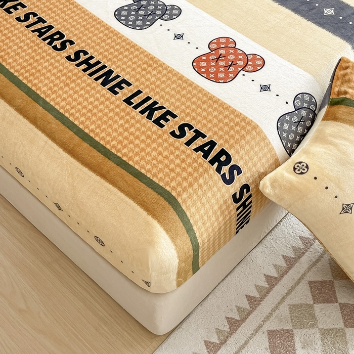 91家纺网 家纺一手货源 找家纺 芯元素 2024新款牛奶绒印花床笠 元气小熊