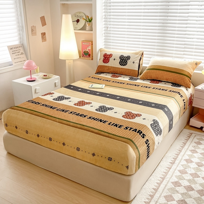 91家纺网 家纺一手货源 找家纺 芯元素 2024新款牛奶绒印花床笠 元气小熊