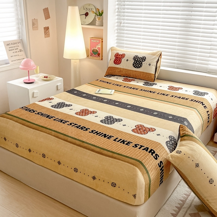 91家纺网 家纺一手货源 找家纺 芯元素 2024新款牛奶绒印花床笠 元气小熊