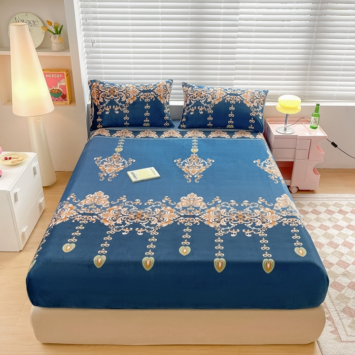 91家纺网 家纺一手货源 找家纺 芯元素 2024新款牛奶绒印花床笠 英伦风