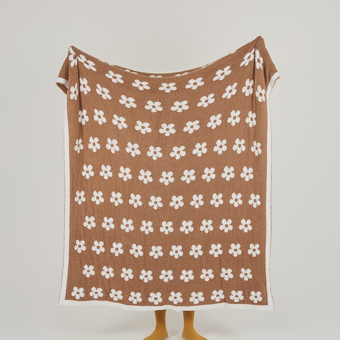 91家纺网 家纺一手货源 找家纺 2025新款半边绒清新甜美碎花多功能毯-普利朵 普利朵-卡其色