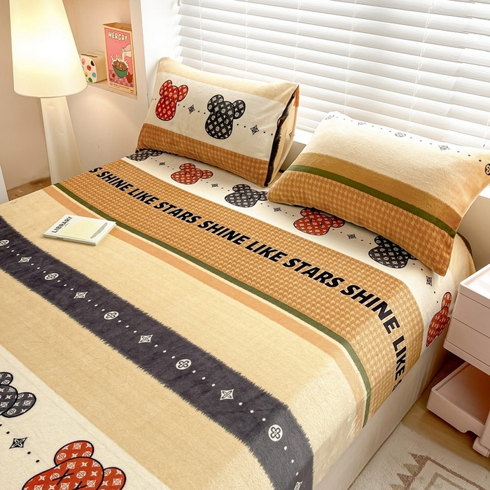 91家纺网 家纺一手货源 找家纺 芯元素 2024新款牛奶绒印花床笠 元气小熊