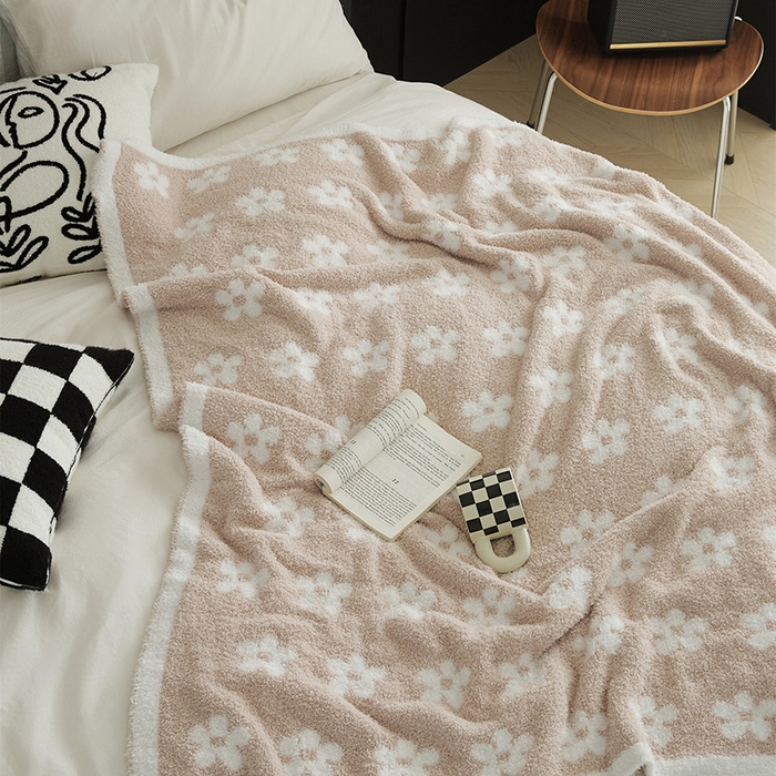 91家纺网 家纺一手货源 找家纺 2025新款半边绒清新甜美碎花多功能毯-普利朵 普利朵-米色