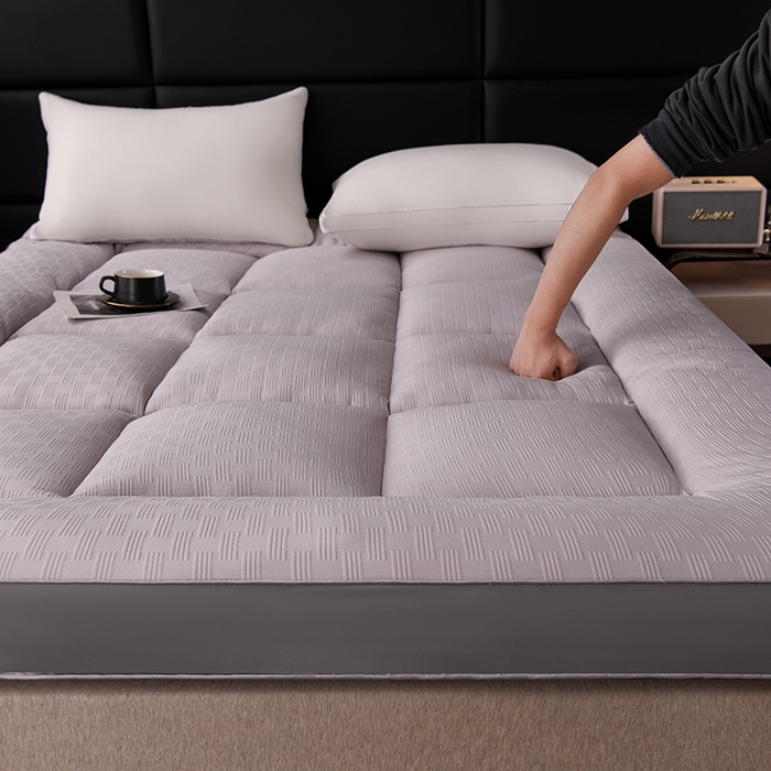 91家纺网 家纺一手货源 找家纺 2024新款亲肤舒适石墨烯羊毛床褥 澳洲羊毛灰