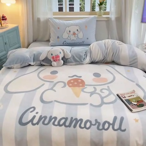 91家纺网 家纺一手货源 找家纺 A类母婴级库洛米美乐蒂三丽鸥正版授权卡通儿童牛奶绒双面牛奶绒四件套珊瑚绒四件套 绒大版-R蓝条冰淇淋大耳狗