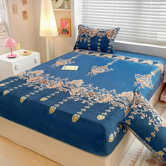 91家纺网 家纺一手货源 找家纺 芯元素 2024新款牛奶绒印花床笠 英伦风