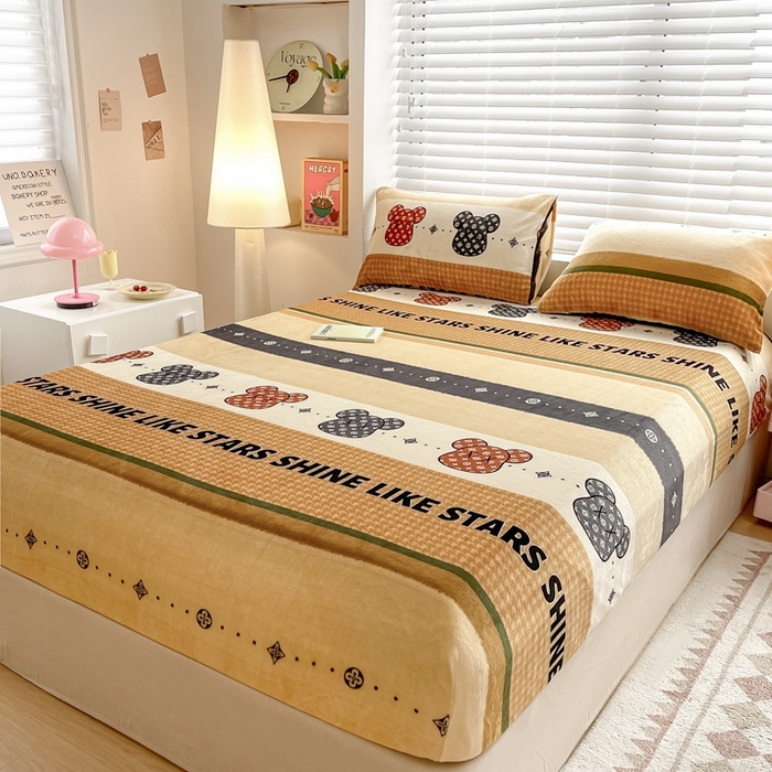 91家纺网 家纺一手货源 找家纺 芯元素 2024新款牛奶绒印花床笠 元气小熊