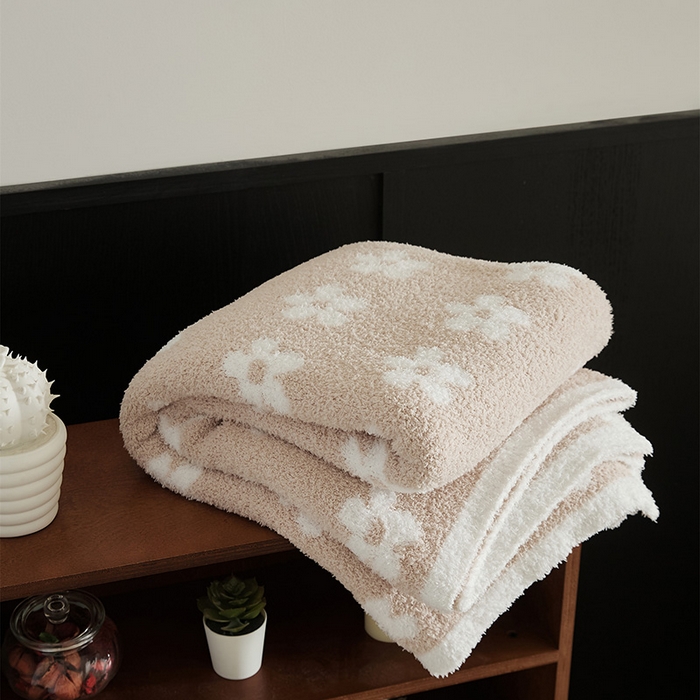 91家纺网 家纺一手货源 找家纺 2025新款半边绒清新甜美碎花多功能毯-普利朵 普利朵-米色