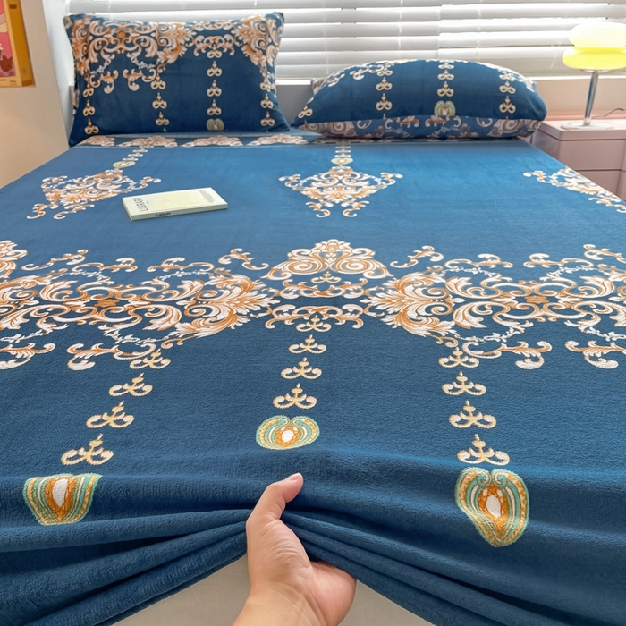 91家纺网 家纺一手货源 找家纺 芯元素 2024新款牛奶绒印花床笠 英伦风