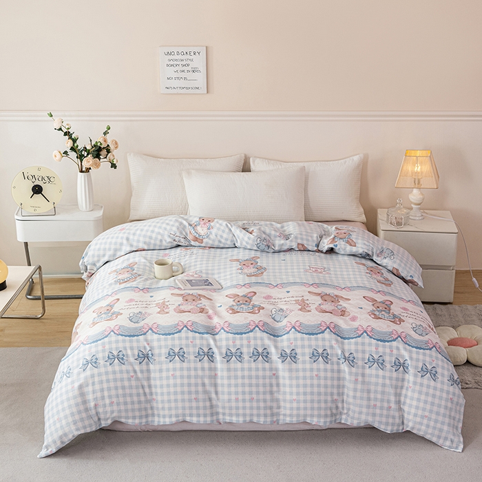 91家纺网 家纺一手货源 找家纺 莎果家纺 2025冬季新款热推冬季必备寒冷的冬季有了它便多了些温暖婴儿绒+全棉床盖三件套 西莉亚