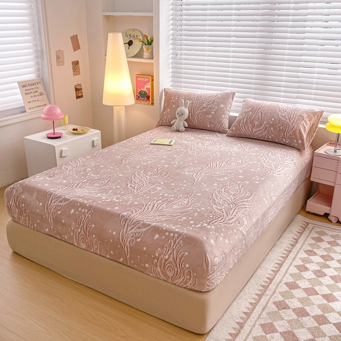 91家纺网 家纺一手货源 找家纺 芯元素 2024新款牛奶绒印花床笠 爱丽丝