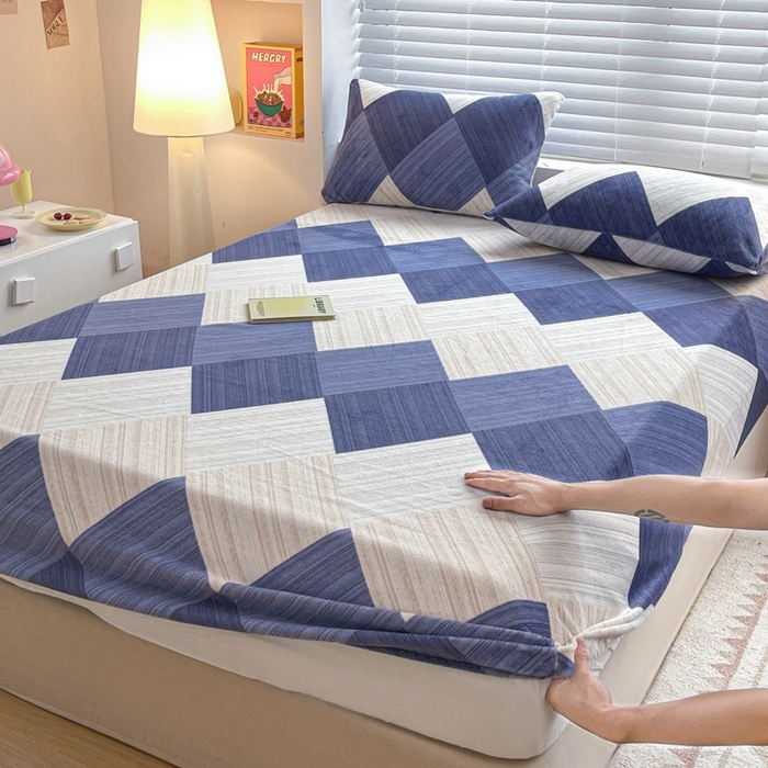 91家纺网 家纺一手货源 找家纺 芯元素 2024新款牛奶绒印花床笠 绅士风采