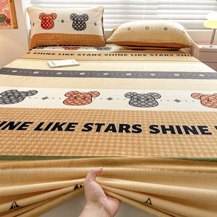 91家纺网 家纺一手货源 找家纺 芯元素 2024新款牛奶绒印花床笠 元气小熊