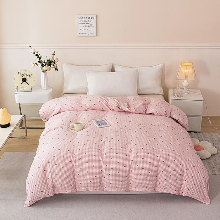 91家纺网 家纺一手货源 找家纺 莎果家纺 2025冬季新款热推冬季必备寒冷的冬季有了它便多了些温暖婴儿绒+全棉床盖三件套 绵柔粉