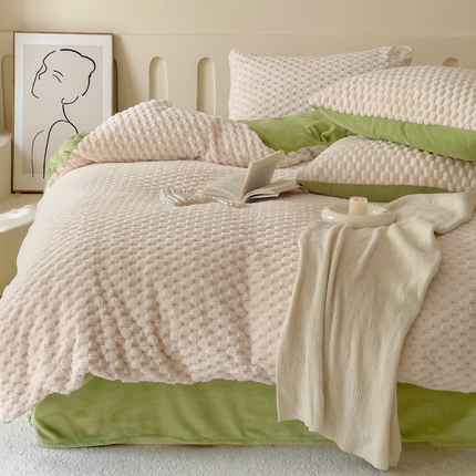 91家纺网 家纺一手货源 找家纺 （买家秀爆款不断货）A类母婴级简约纯色双拼牛奶绒珊瑚绒四件套雪花绒四件套纯色金龟绒牛奶绒四件套 奶白-绿