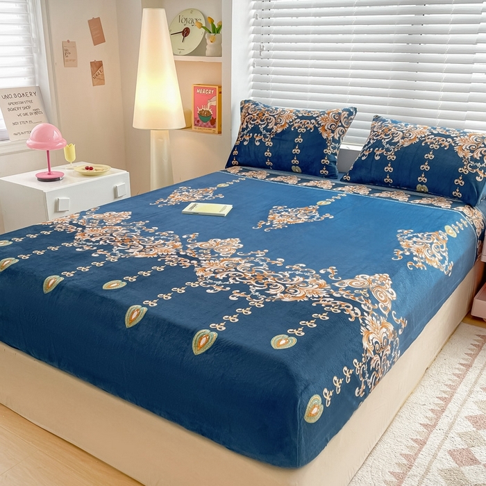 91家纺网 家纺一手货源 找家纺 芯元素 2024新款牛奶绒印花床笠 英伦风