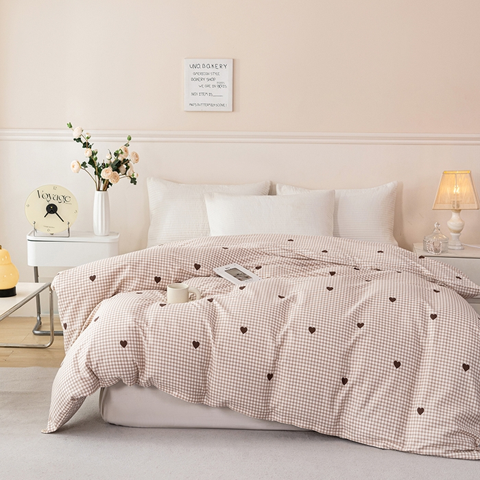 91家纺网 家纺一手货源 找家纺 莎果家纺 2025冬季新款热推冬季必备寒冷的冬季有了它便多了些温暖婴儿绒+全棉床盖三件套 小美好