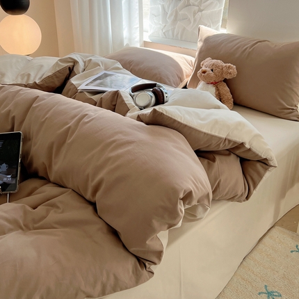 91家纺网 家纺一手货源 找家纺 丽卡家纺（原丽卡家纺） 2024新款A类艾阳棉双拼纯色四件套 太妃咖+浅香槟