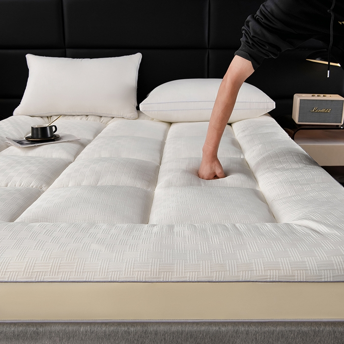 91家纺网 家纺一手货源 找家纺 2024新款亲肤舒适石墨烯羊毛床褥 澳洲羊毛白