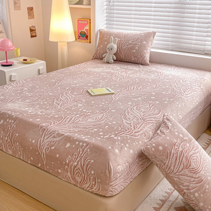 91家纺网 家纺一手货源 找家纺 芯元素 2024新款牛奶绒印花床笠 爱丽丝