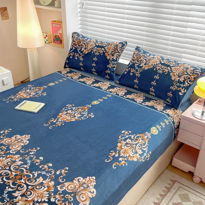 91家纺网 家纺一手货源 找家纺 芯元素 2024新款牛奶绒印花床笠 英伦风