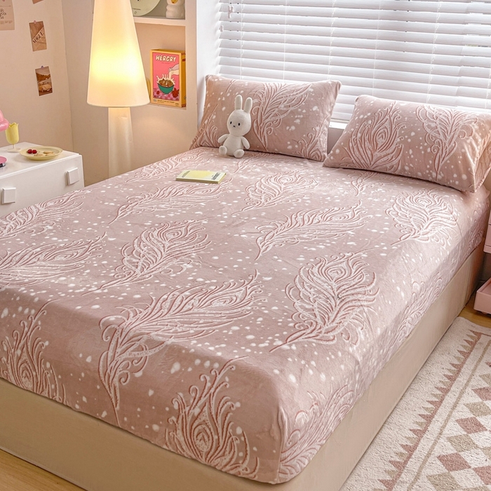 91家纺网 家纺一手货源 找家纺 芯元素 2024新款牛奶绒印花床笠 爱丽丝