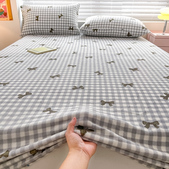 91家纺网 家纺一手货源 找家纺 芯元素 2024新款牛奶绒印花床笠 蝴蝶结-灰