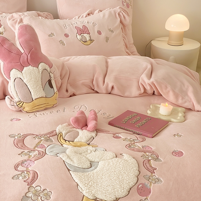 91家纺网 家纺一手货源 找家纺 MIU缪家居 2024新款加厚保暖牛奶绒四件套-黛西 黛西 粉