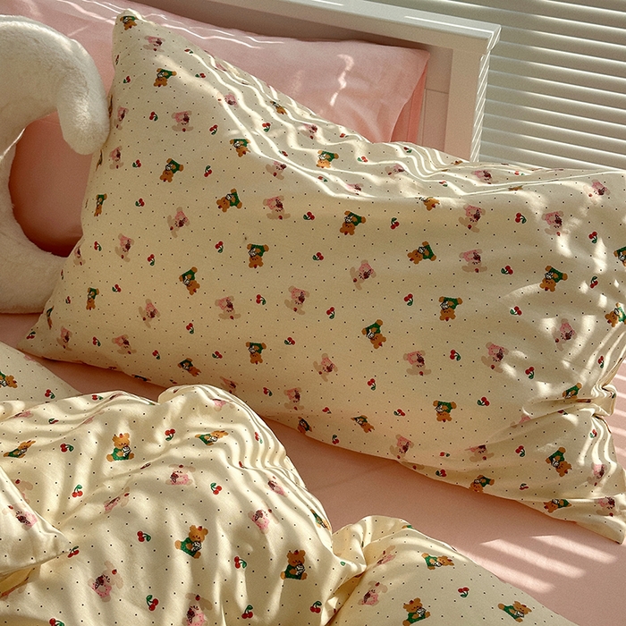 91家纺网 家纺一手货源 找家纺 尺素 2025年春夏新款全棉卡通四件套纯棉双人被套纯色床单床笠三件套儿童床上用品 樱桃小熊 裸粉