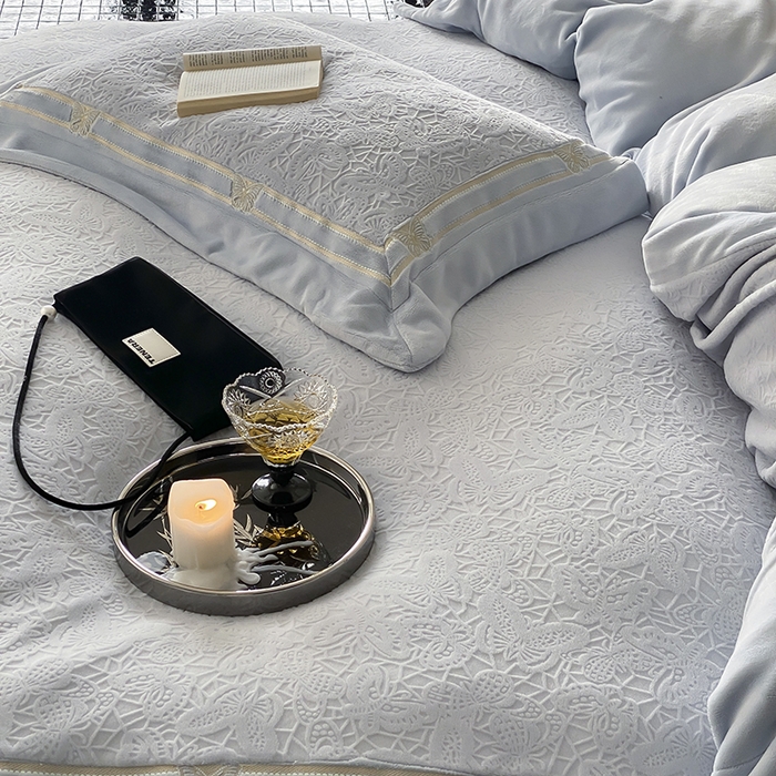 91家纺网 家纺一手货源 找家纺 MIU缪家居 2024新款雕花牛奶绒四件套-自由之蝶 自由之蝶-蓝