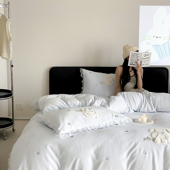 91家纺网 家纺一手货源 找家纺 MIU缪家居 2024新款加厚牛奶绒四件套-伽百利-风格一 伽百利-蓝色