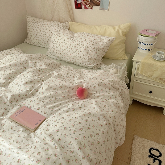 91家纺网 家纺一手货源 找家纺 尺素 2024新款韩国纯棉ins风小碎花四件套花卉田园被套纯色加大床单1.8床笠混搭风纯色印花枕套 花迹（冰沙绿）