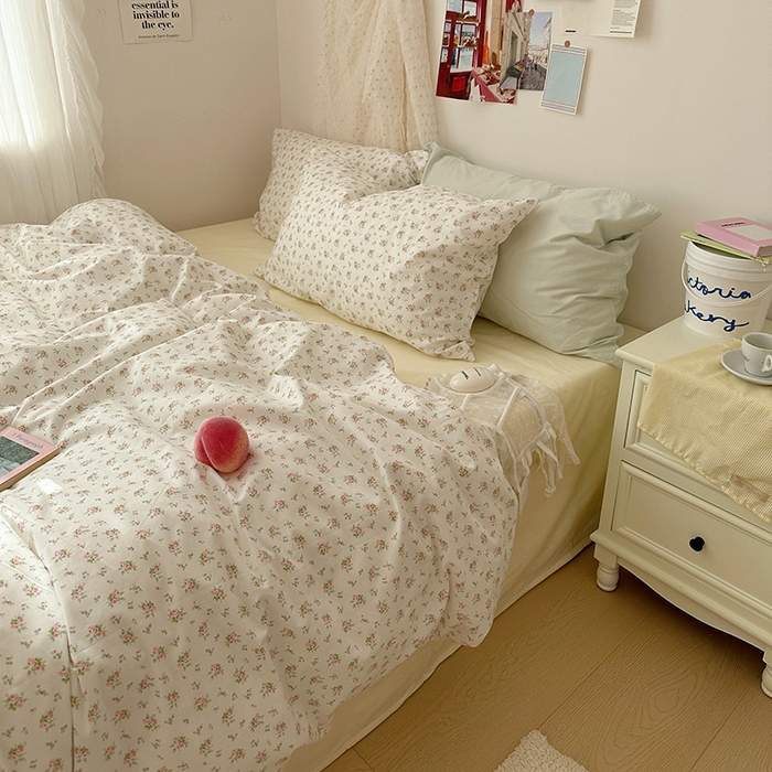 91家纺网 家纺一手货源 找家纺 尺素 2024新款韩国纯棉ins风小碎花四件套花卉田园被套纯色加大床单1.8床笠混搭风纯色印花枕套 花迹（奶黄）