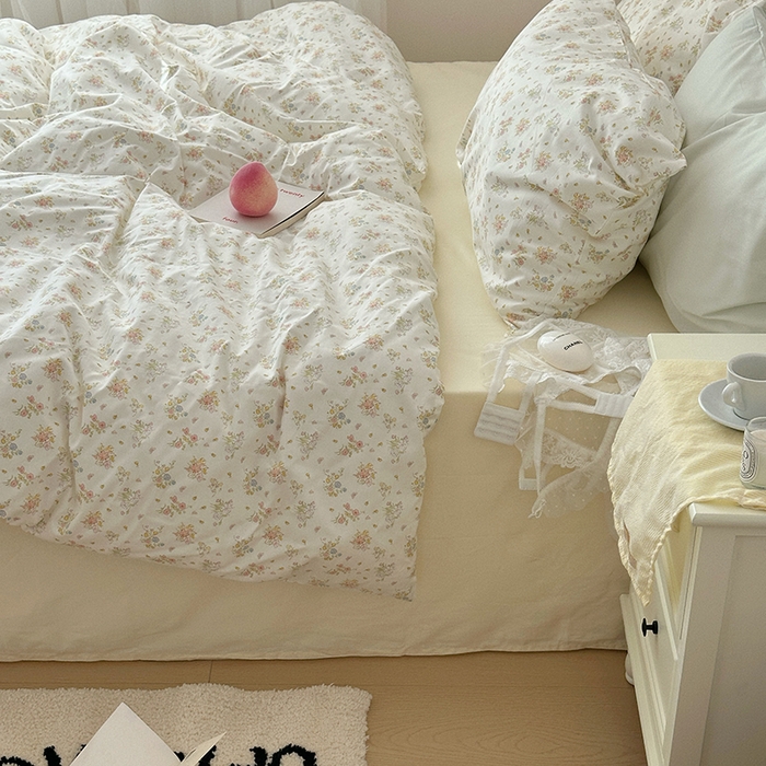 91家纺网 家纺一手货源 找家纺 尺素 2024新款韩国纯棉ins风小碎花四件套花卉田园被套纯色加大床单1.8床笠混搭风纯色印花枕套 春野（奶黄）