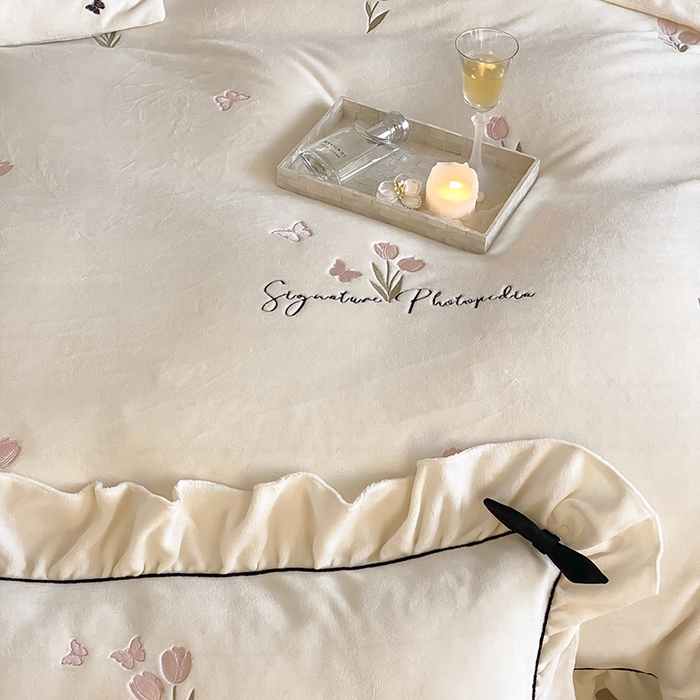 91家纺网 家纺一手货源 找家纺 MIU缪家居 2024新款厚实保暖牛奶绒四件套-挚爱 挚爱-奶奶白