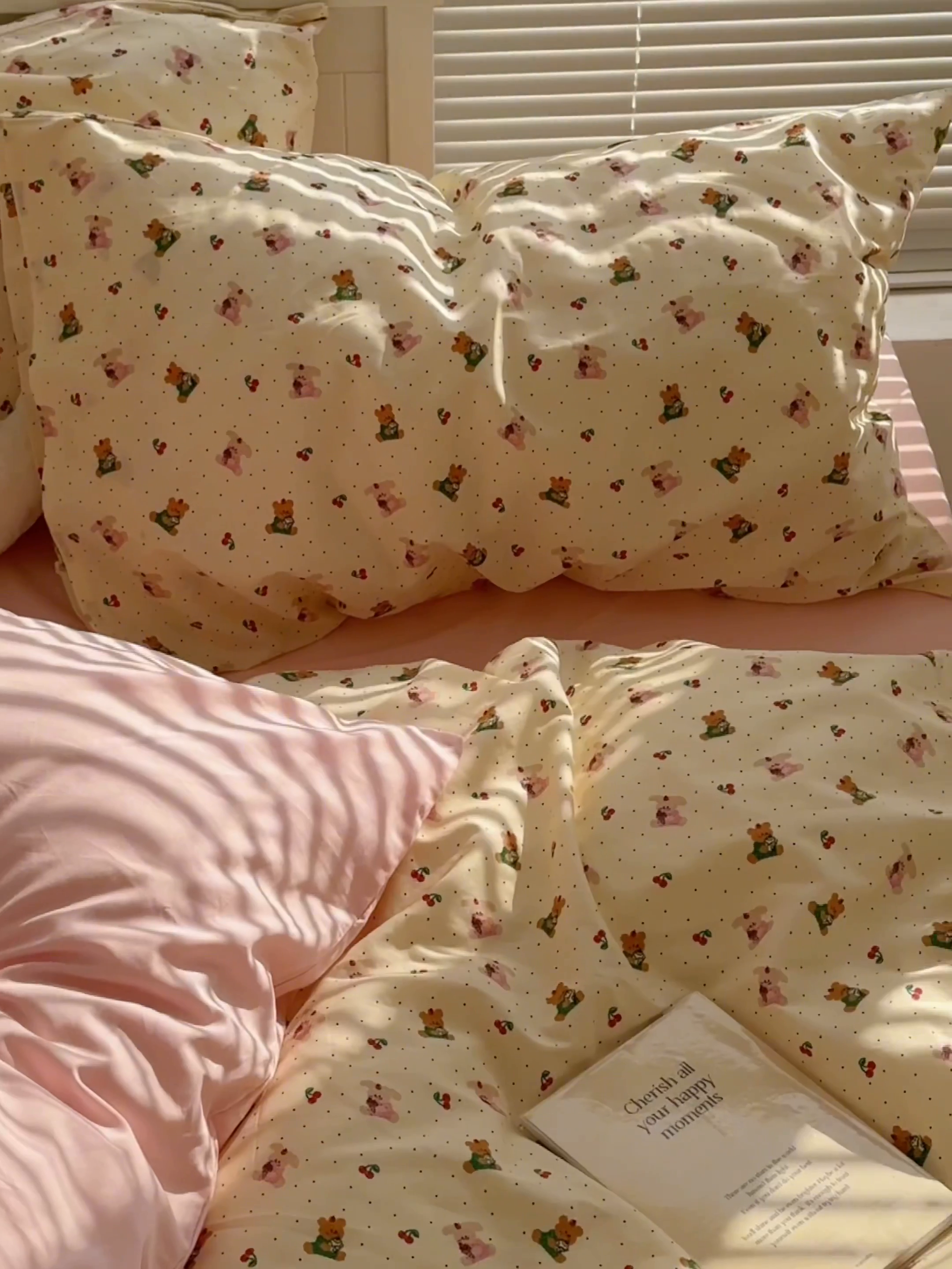 91家纺网 家纺一手货源 找家纺 尺素 2025年春夏新款全棉卡通四件套纯棉双人被套纯色床单床笠三件套儿童床上用品 樱桃小熊 裸粉