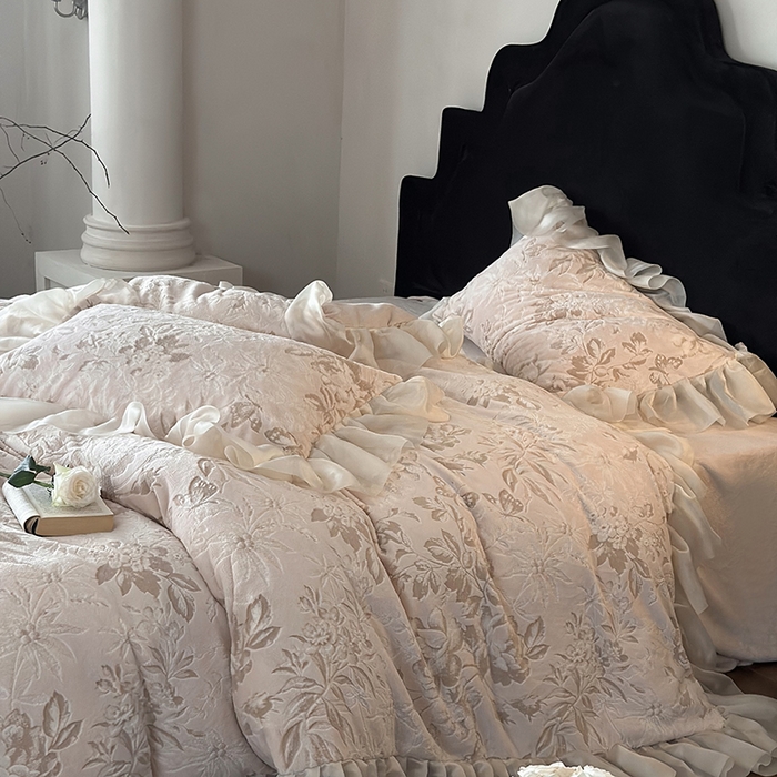 91家纺网 家纺一手货源 找家纺 （总）MIU缪家居 2024新款雕花牛奶绒四件套-暮光