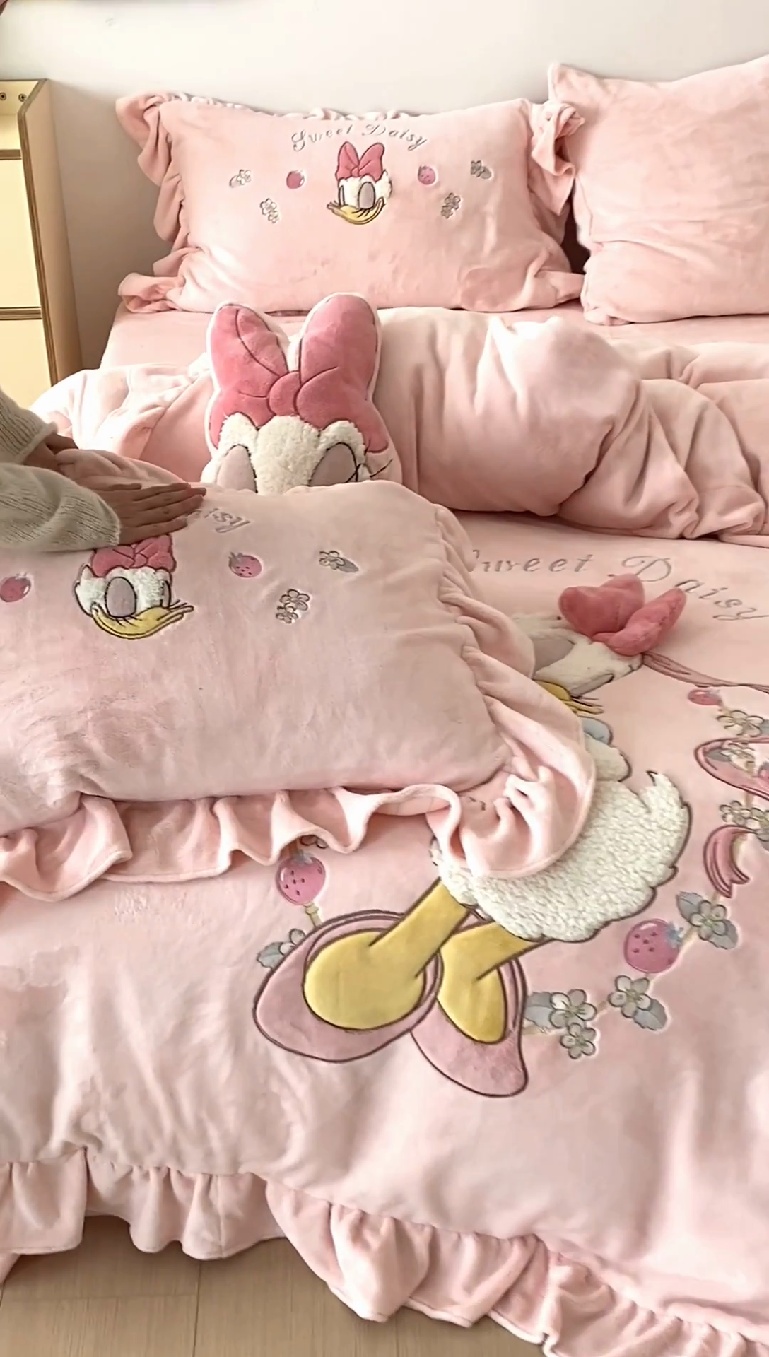 91家纺网 家纺一手货源 找家纺 MIU缪家居 2024新款加厚保暖牛奶绒四件套-黛西 黛西 粉