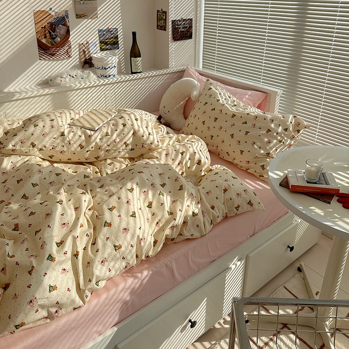 91家纺网 家纺一手货源 找家纺 尺素 2025年春夏新款全棉卡通四件套纯棉双人被套纯色床单床笠三件套儿童床上用品 樱桃小熊 裸粉