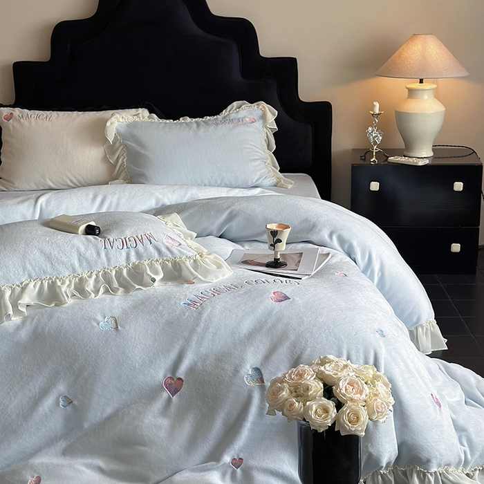 91家纺网 家纺一手货源 找家纺 MIU缪家居 2024新款加厚牛奶绒四件套-魔法之旅 魔法之旅-幻蓝