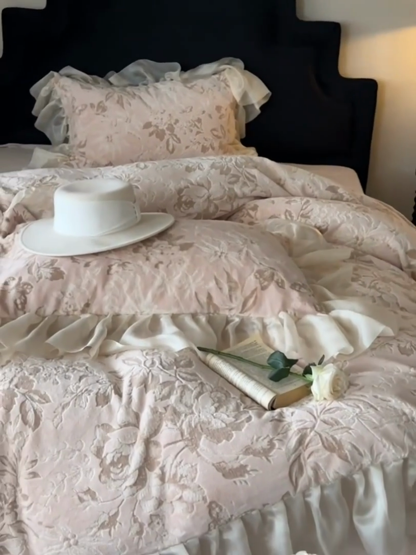 91家纺网 家纺一手货源 找家纺 （总）MIU缪家居 2024新款雕花牛奶绒四件套-暮光