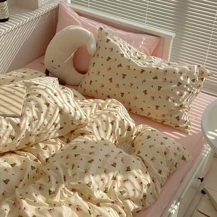 91家纺网 家纺一手货源 找家纺 尺素 2025年春夏新款全棉卡通四件套纯棉双人被套纯色床单床笠三件套儿童床上用品 樱桃小熊 裸粉
