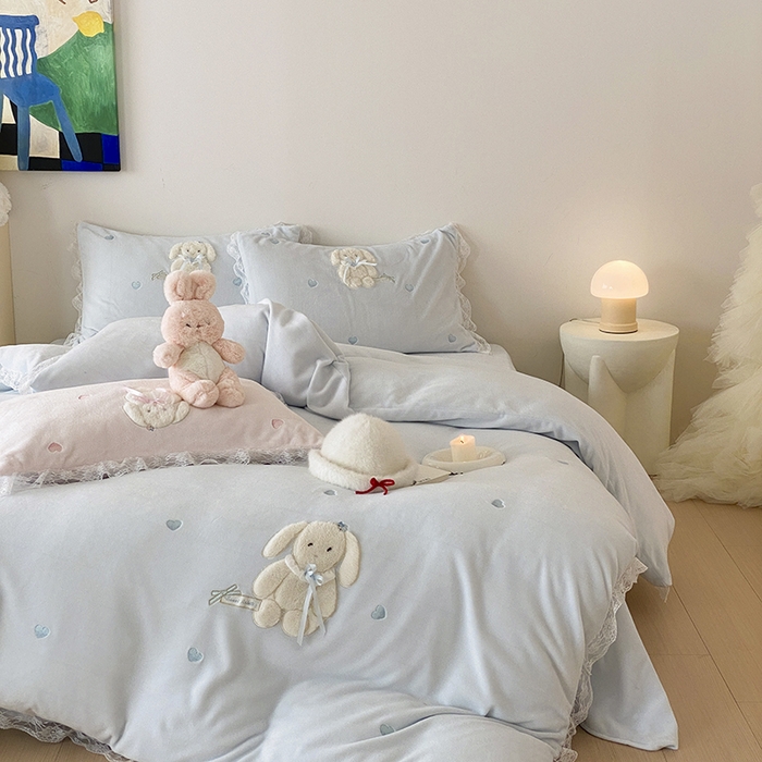 91家纺网 家纺一手货源 找家纺 MIU缪家居 2024新款加厚牛奶绒四件套-伽百利-风格二 伽百利-蓝色