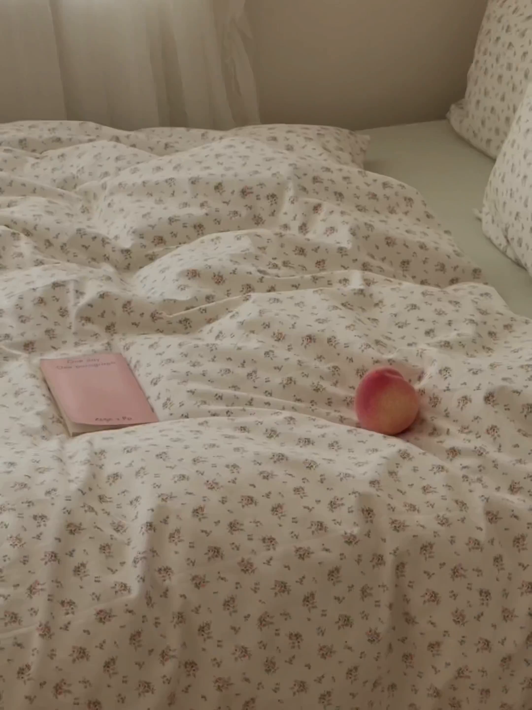 91家纺网 家纺一手货源 找家纺 尺素 2024新款韩国纯棉ins风小碎花四件套花卉田园被套纯色加大床单1.8床笠混搭风纯色印花枕套 花迹（冰沙绿）