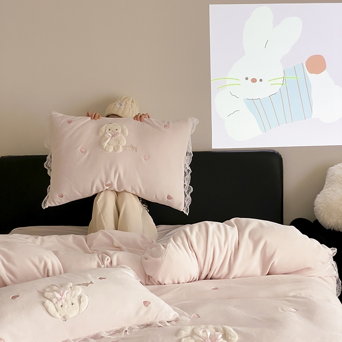 91家纺网 家纺一手货源 找家纺 （总）MIU缪家居 2024新款加厚牛奶绒四件套-伽百利-风格一