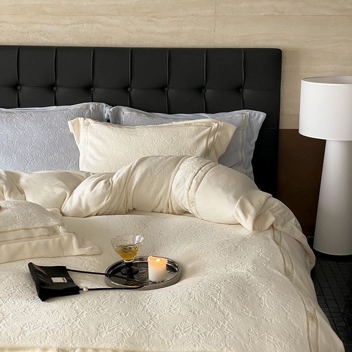 91家纺网 家纺一手货源 找家纺 MIU缪家居 2024新款雕花牛奶绒四件套-自由之蝶 自由之蝶-奶白