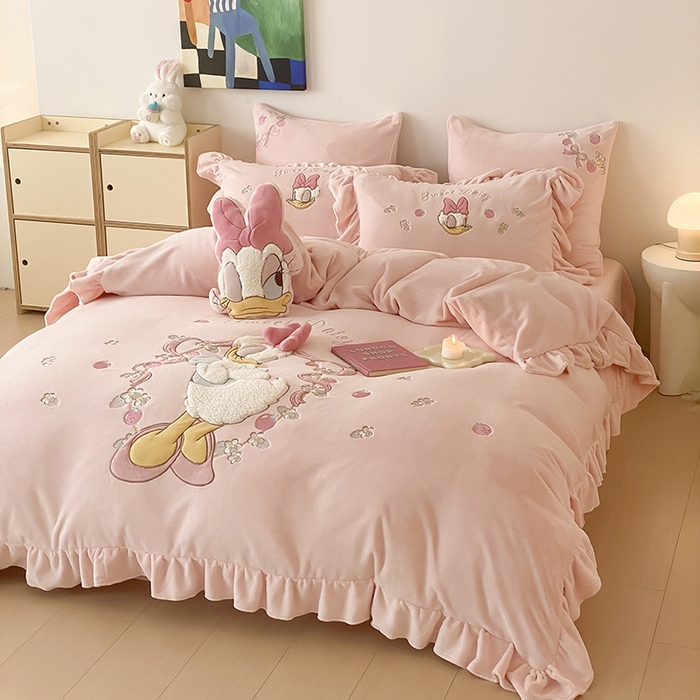 91家纺网 家纺一手货源 找家纺 MIU缪家居 2024新款加厚保暖牛奶绒四件套-黛西 黛西 粉