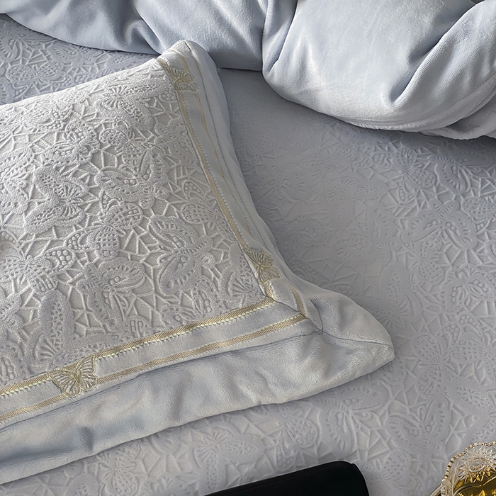 91家纺网 家纺一手货源 找家纺 MIU缪家居 2024新款雕花牛奶绒四件套-自由之蝶 自由之蝶-蓝